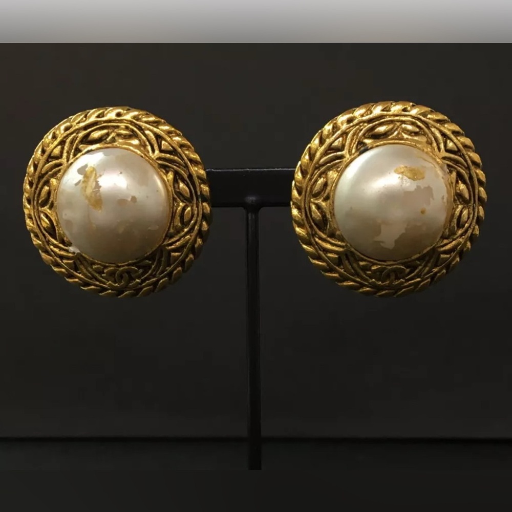 Authentic CHANEL Pearl Gold Tone Earrings stamped clip on